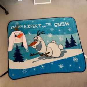 Disney’s Frozen Throw Blanket with Hat (Olaf)